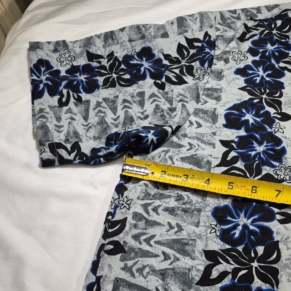 Men's Floral Button-Down Shirt in Black and Blue - Picture 7 of 11